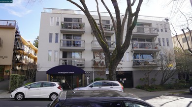 Beach Condo Sale Pending in Oakland, California