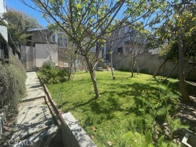 Beach Townhome/Townhouse Active Under Contract in Hermosa Beach, California