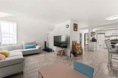 Beach Condo For Sale in Aiea, Hawaii