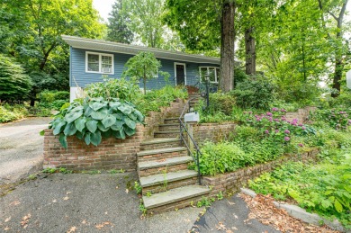 Beach Home Sale Pending in Sea Cliff, New York