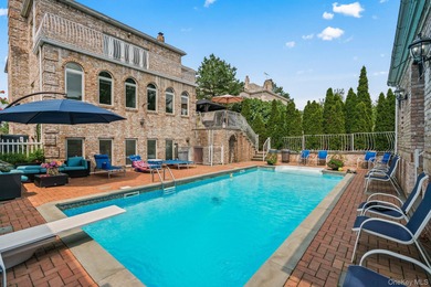 Beach Home For Sale in Malba, New York