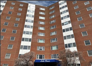 Beach Condo Sale Pending in Lakewood, Ohio