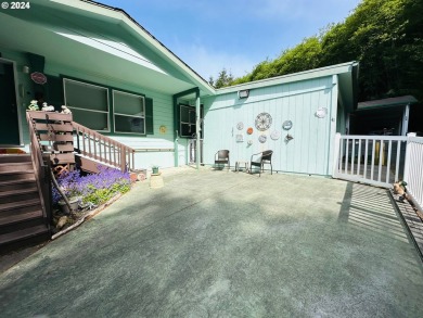 Beach Home For Sale in Brookings, Oregon