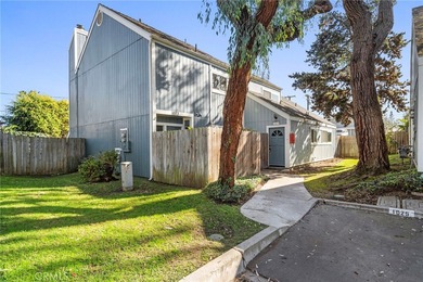 Beach Townhome/Townhouse For Sale in Costa Mesa, California