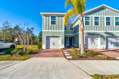 Beach Townhome/Townhouse For Sale in South Daytona, Florida