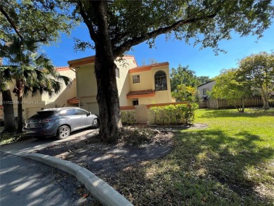 Beach Townhome/Townhouse Sale Pending in Hollywood, Florida