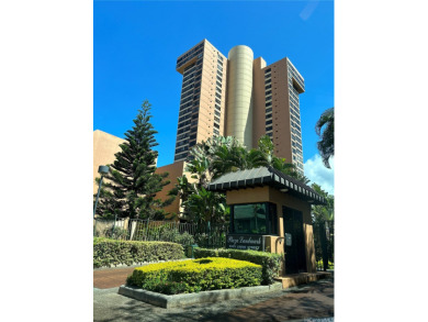 Beach Condo Active Under Contract in Honolulu, Hawaii