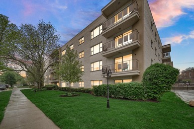 Beach Condo For Sale in Skokie, Illinois