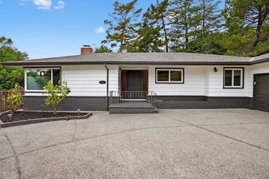 Beach Home For Sale in Oakland, California
