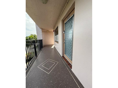 Beach Condo For Sale in Sunrise, Florida