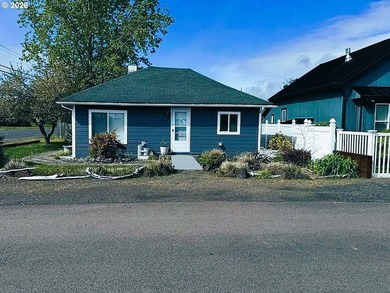Beach Home For Sale in Ocean Park, Washington