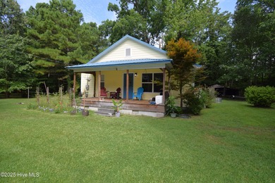 Beach Home For Sale in Oriental, North Carolina