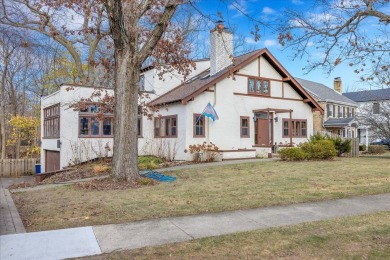 Beach Home For Sale in Highland Park, Illinois