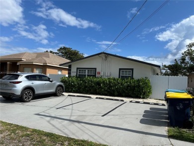 Beach Townhome/Townhouse For Sale in Dania, Florida