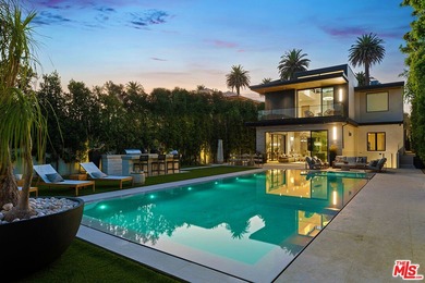 Beach Home For Sale in Santa Monica, California