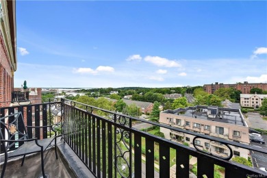 Beach Home For Sale in New Rochelle, New York