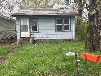 Beach Home For Sale in Benton Harbor, Michigan
