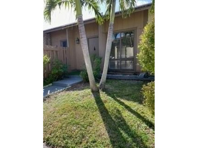 Beach Townhome/Townhouse Sale Pending in North Miami Beach, Florida