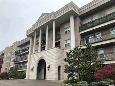 Beach Condo For Sale in Lawrence, New York