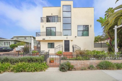 Beach Townhome/Townhouse For Sale in Santa Monica, California