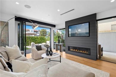 Beach Condo For Sale in Corona Del Mar, California