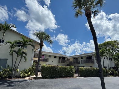 Beach Townhome/Townhouse For Sale in Deerfield Beach, Florida