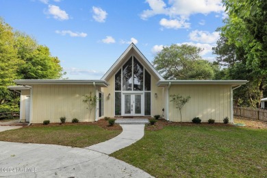 Beach Home For Sale in Pine Knoll Shores, North Carolina
