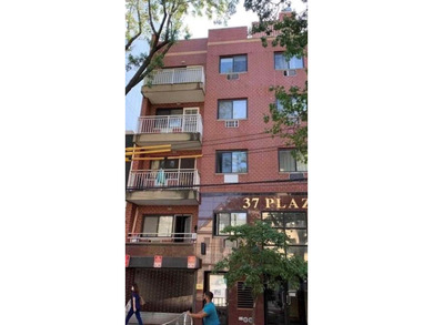 Beach Condo For Sale in Flushing, New York