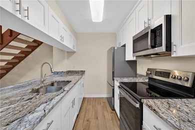 Beach Townhome/Townhouse For Sale in Virginia Beach, Virginia