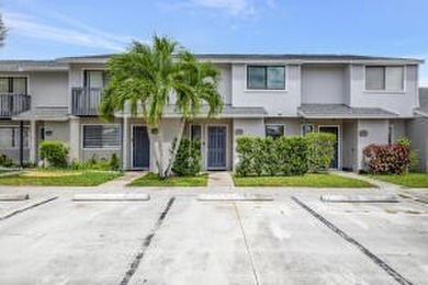 Beach Townhome/Townhouse Active Under Contract in Greenacres, Florida