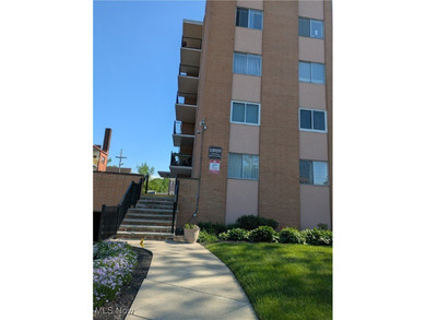 Beach Condo Sale Pending in Lakewood, Ohio