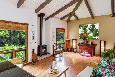 Beach Home For Sale in Honokaa, Hawaii