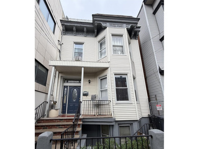 Beach Home For Sale in Weehawken, New Jersey