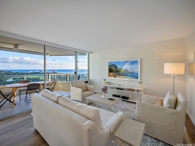 Beach Condo Active Under Contract in Honolulu, Hawaii