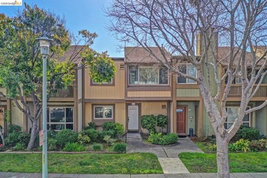 Beach Townhome/Townhouse Sale Pending in Alameda, California