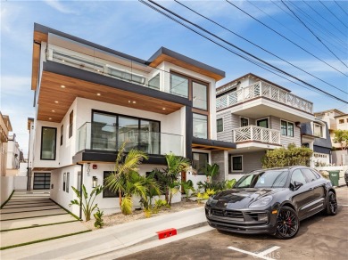 Beach Townhome/Townhouse Active Under Contract in Hermosa Beach, California