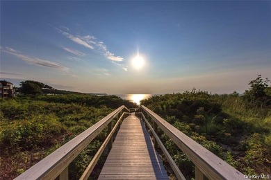 Beach Condo For Sale in Baiting Hollow, New York