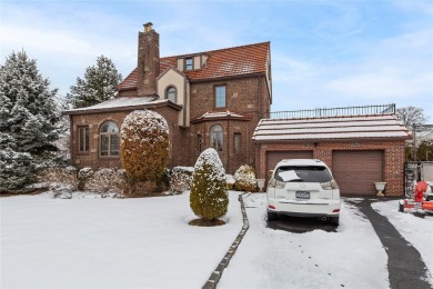 Beach Home For Sale in Malba, New York