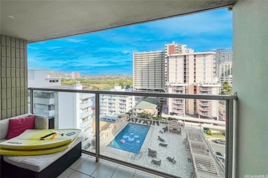 Beach Condo Active Under Contract in Honolulu, Hawaii