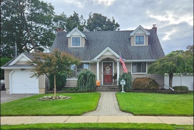 Beach Home Sale Pending in Lindenhurst, New York