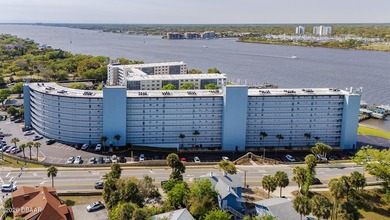 Beach Condo For Sale in Daytona Beach, Florida