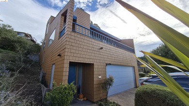 Beach Townhome/Townhouse For Sale in Oakland, California