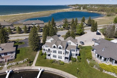 Beach Condo For Sale in Manistee, Michigan