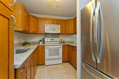 Beach Condo Sale Pending in Aiea, Hawaii