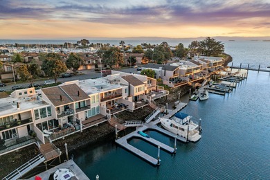 Beach Townhome/Townhouse For Sale in Alameda, California