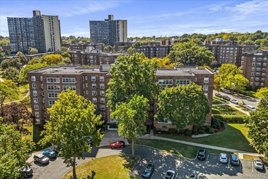 Beach Home Sale Pending in Bayside, New York