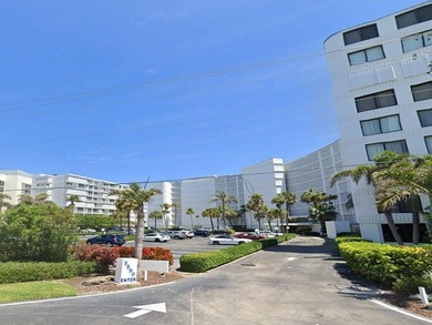 Beach Condo For Sale in South Palm Beach, Florida