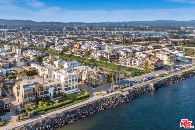 Beach Condo For Sale in Marina Del Rey, California