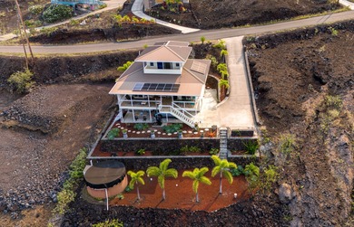 Beach Home For Sale in Captain Cook, Hawaii