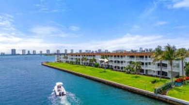 Beach Apartment For Sale in North Palm Beach, Florida